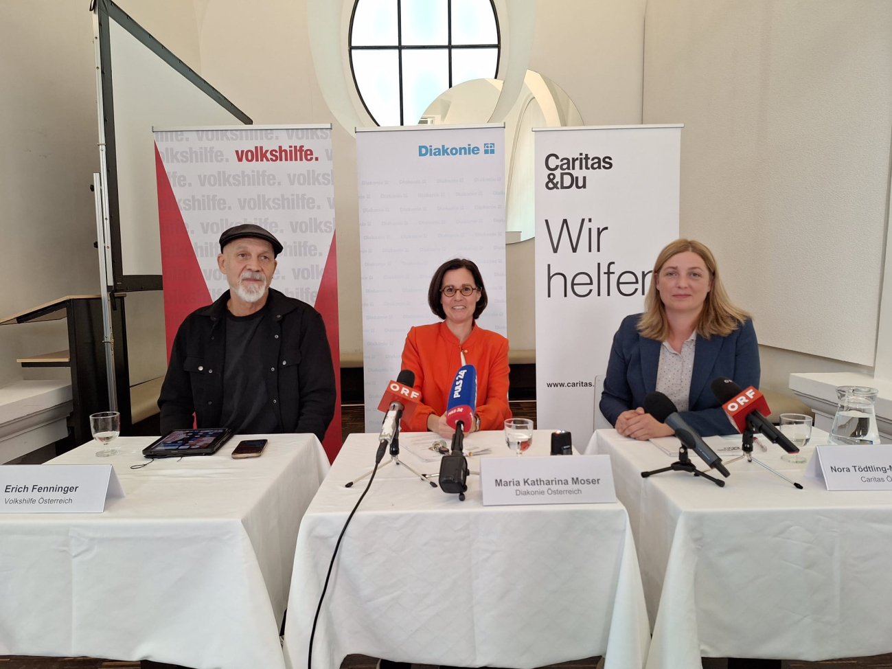 Erich Fenninger, Maria Katharina Moser und Nora Tödtling-Winter bei Pressekonferenz in Wien